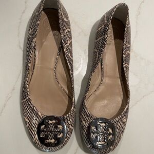 Tory Burch Brown Leather Flats with Logo Medallion